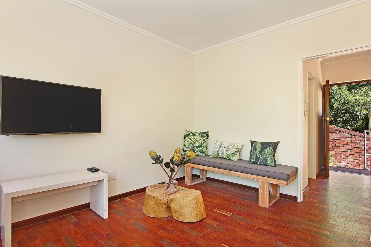 Apartment 21 Quarry *